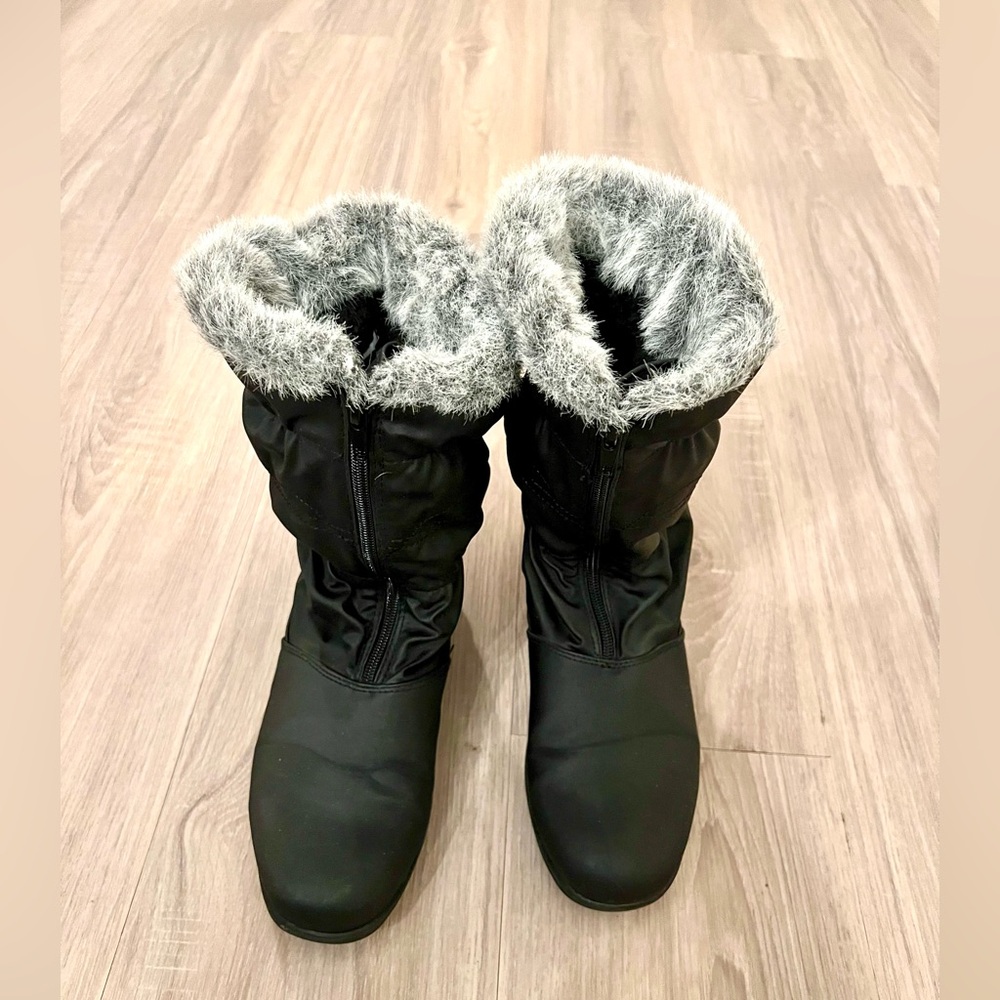 NWOT Peggy Black Faux Fur Boots Judith Sport Women’s Rain Snow Boots -Size 8W